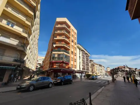 Piso en calle de Santander, 3